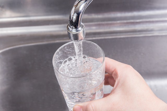 日本の水道水は安全？水質基準と残留塩素の真実をわかりやすく解説